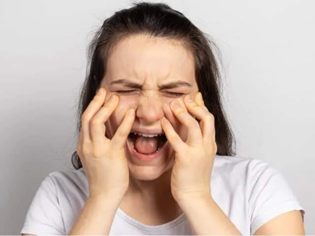 When the Fire Won’t Die: Natural Relief for Post-Herpetic Neuralgia at Acupuncture & Wellness Clinic
